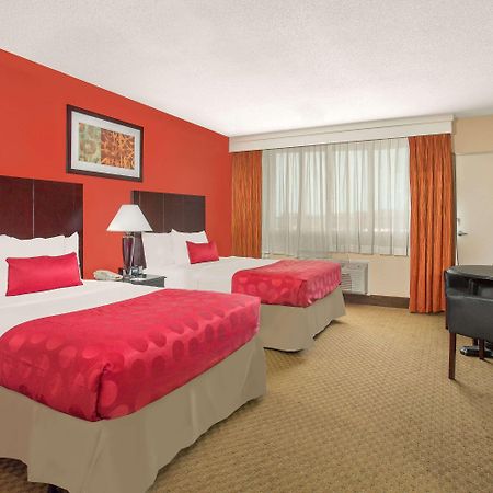 Ramada Plaza By Wyndham Fayetteville Fort Bragg Area Eksteriør bilde