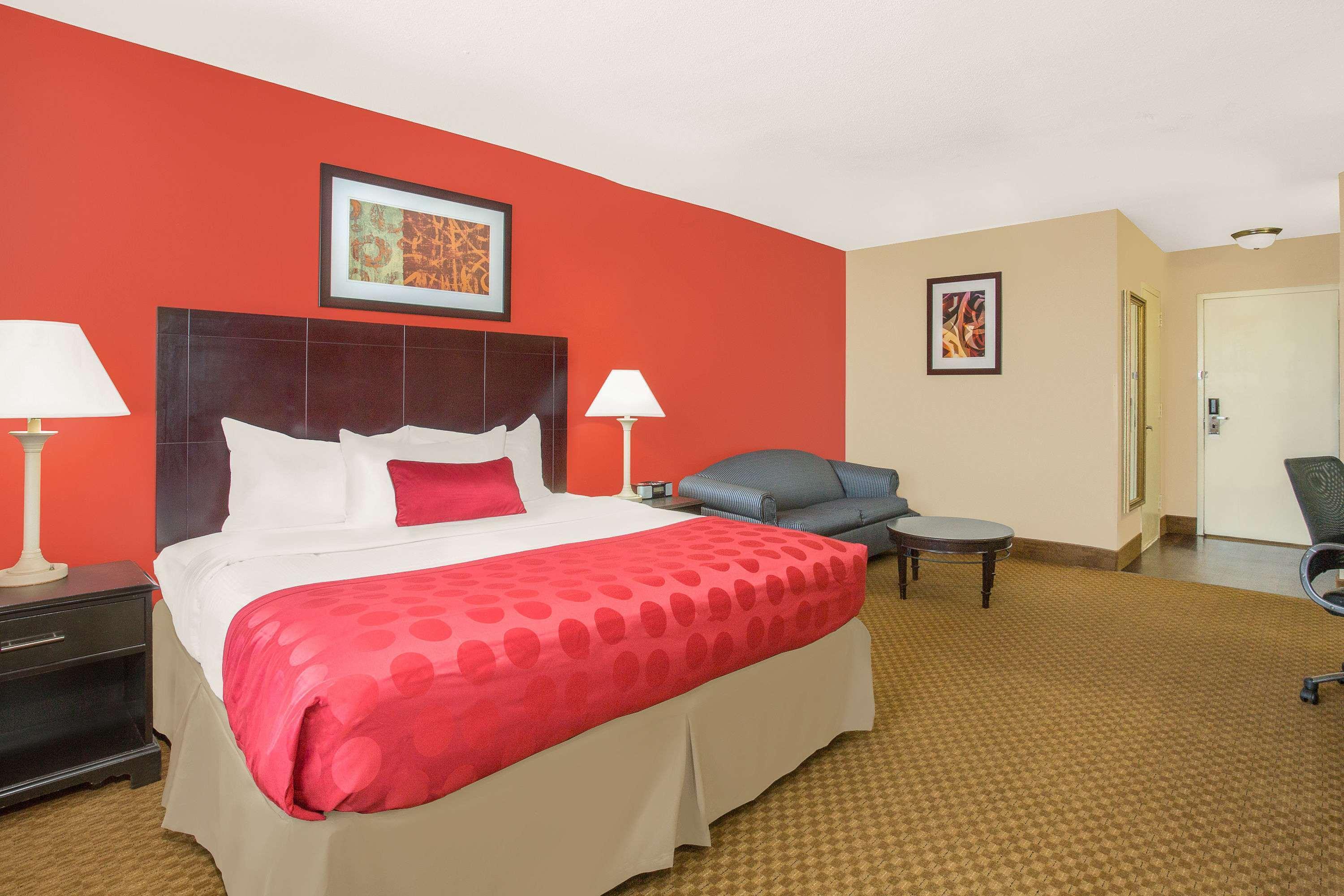 Ramada Plaza By Wyndham Fayetteville Fort Bragg Area Eksteriør bilde