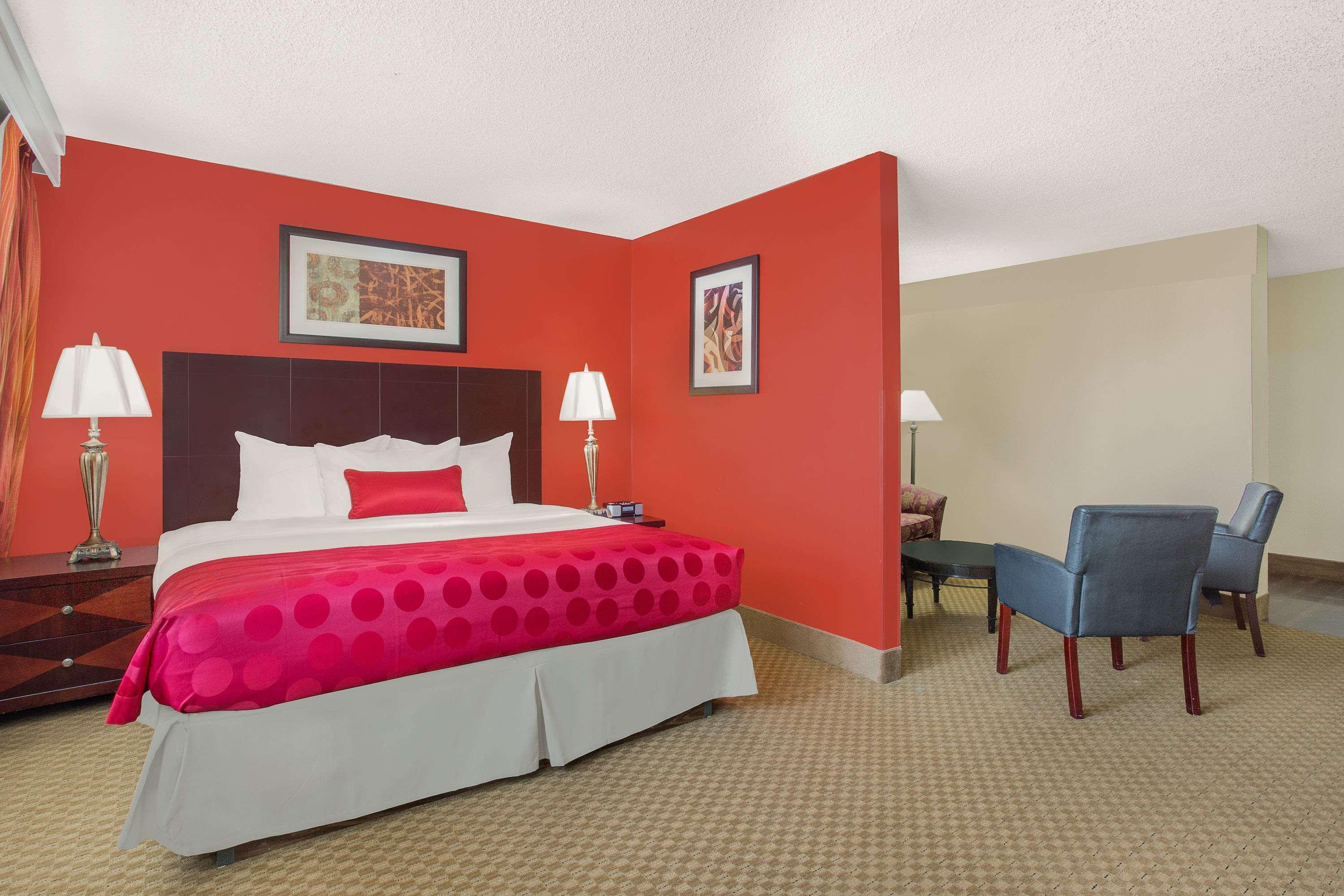 Ramada Plaza By Wyndham Fayetteville Fort Bragg Area Eksteriør bilde