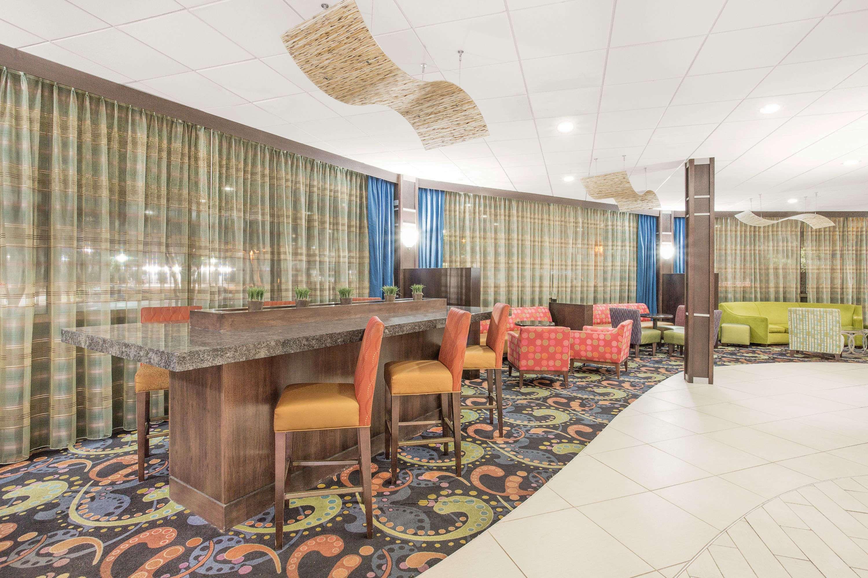 Ramada Plaza By Wyndham Fayetteville Fort Bragg Area Eksteriør bilde