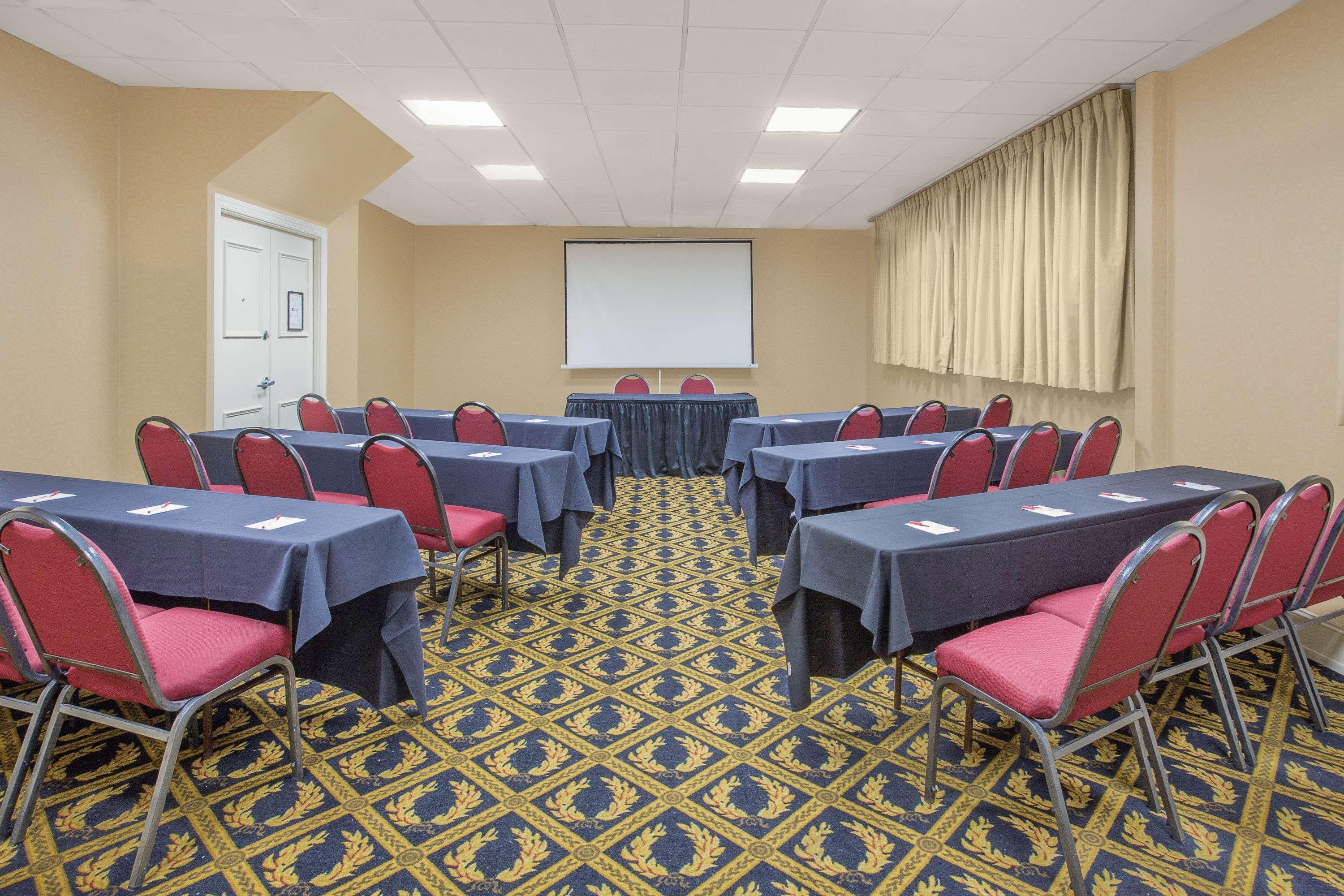 Ramada Plaza By Wyndham Fayetteville Fort Bragg Area Eksteriør bilde