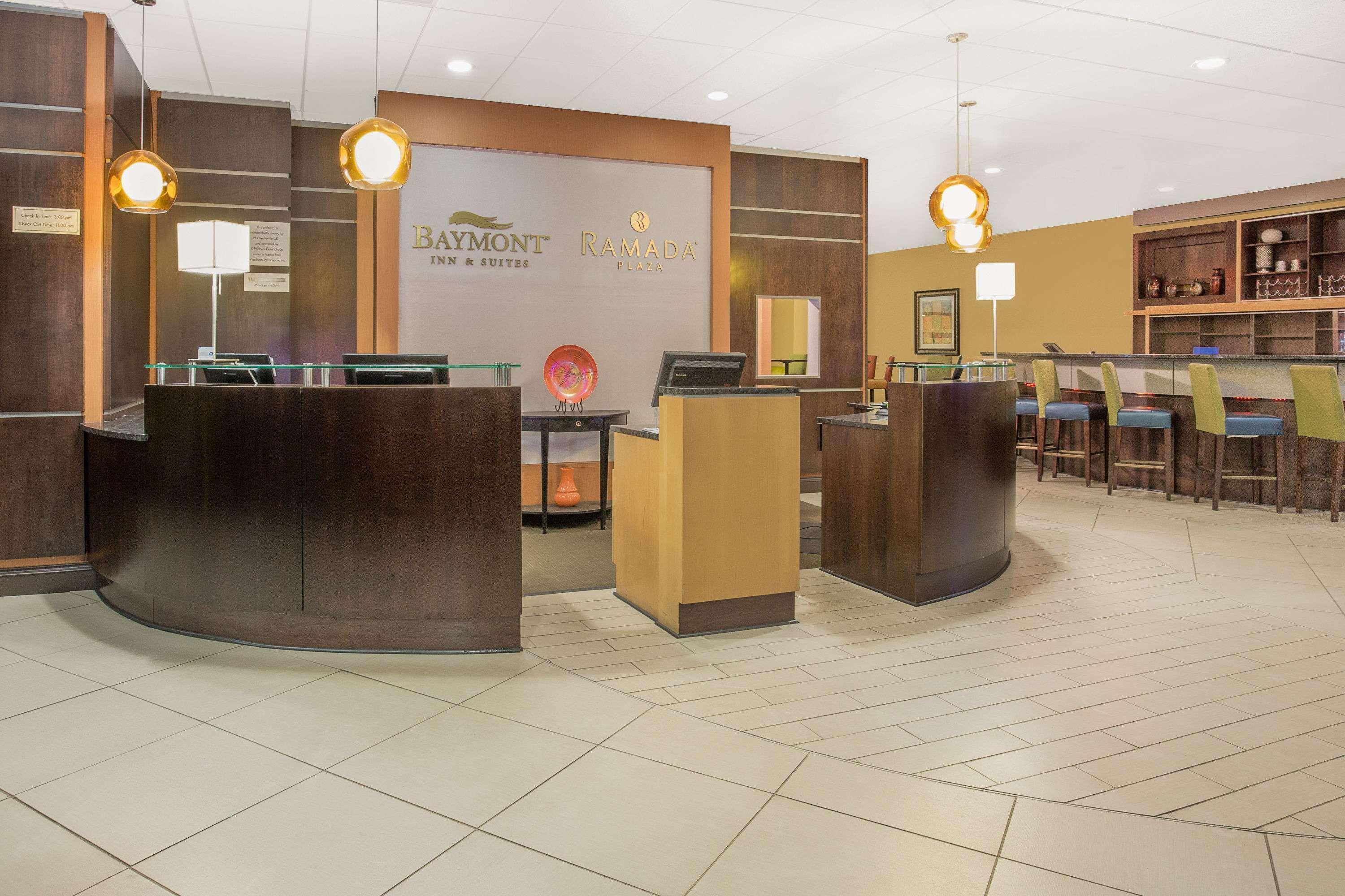Ramada Plaza By Wyndham Fayetteville Fort Bragg Area Eksteriør bilde