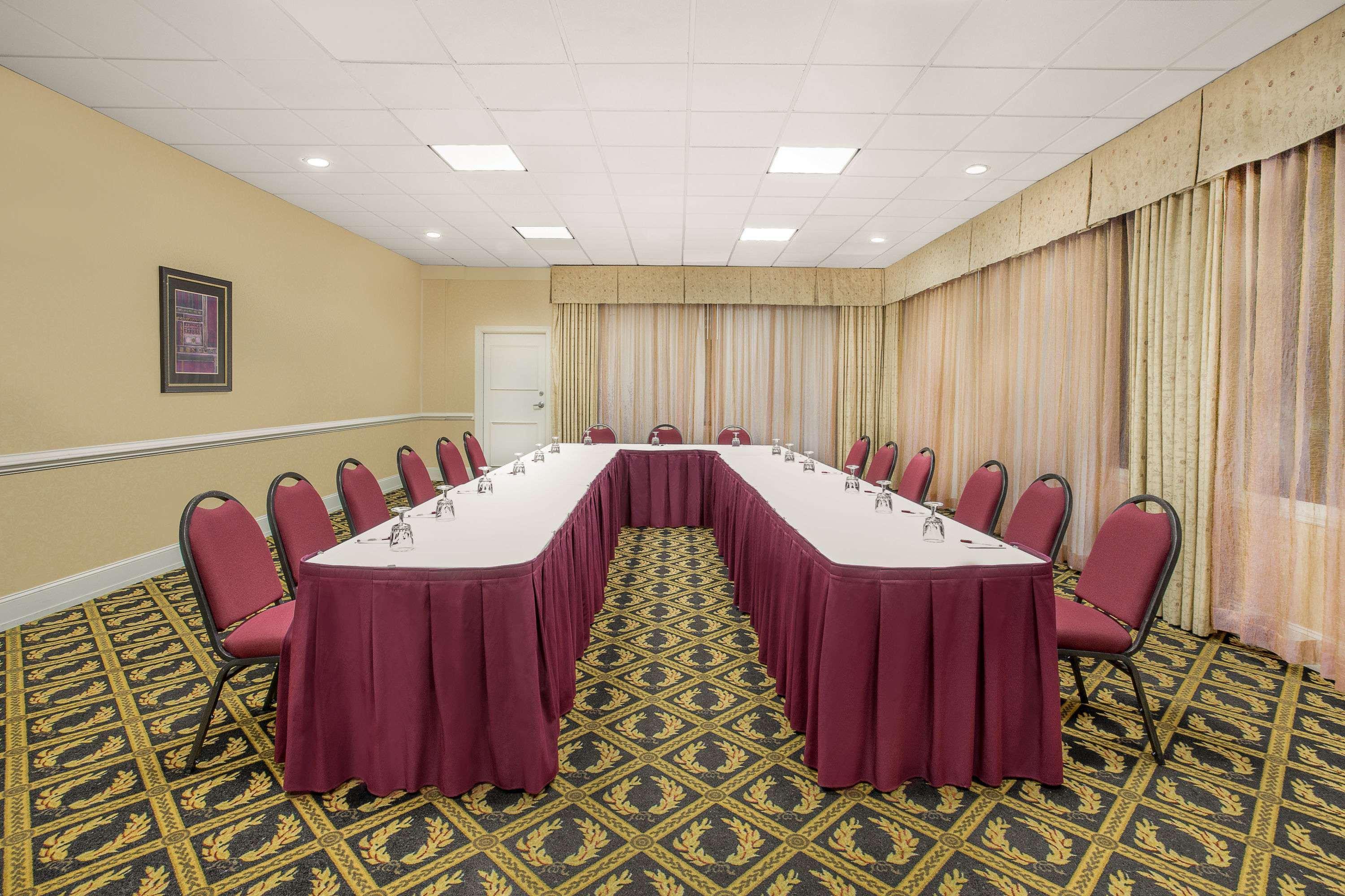 Ramada Plaza By Wyndham Fayetteville Fort Bragg Area Eksteriør bilde