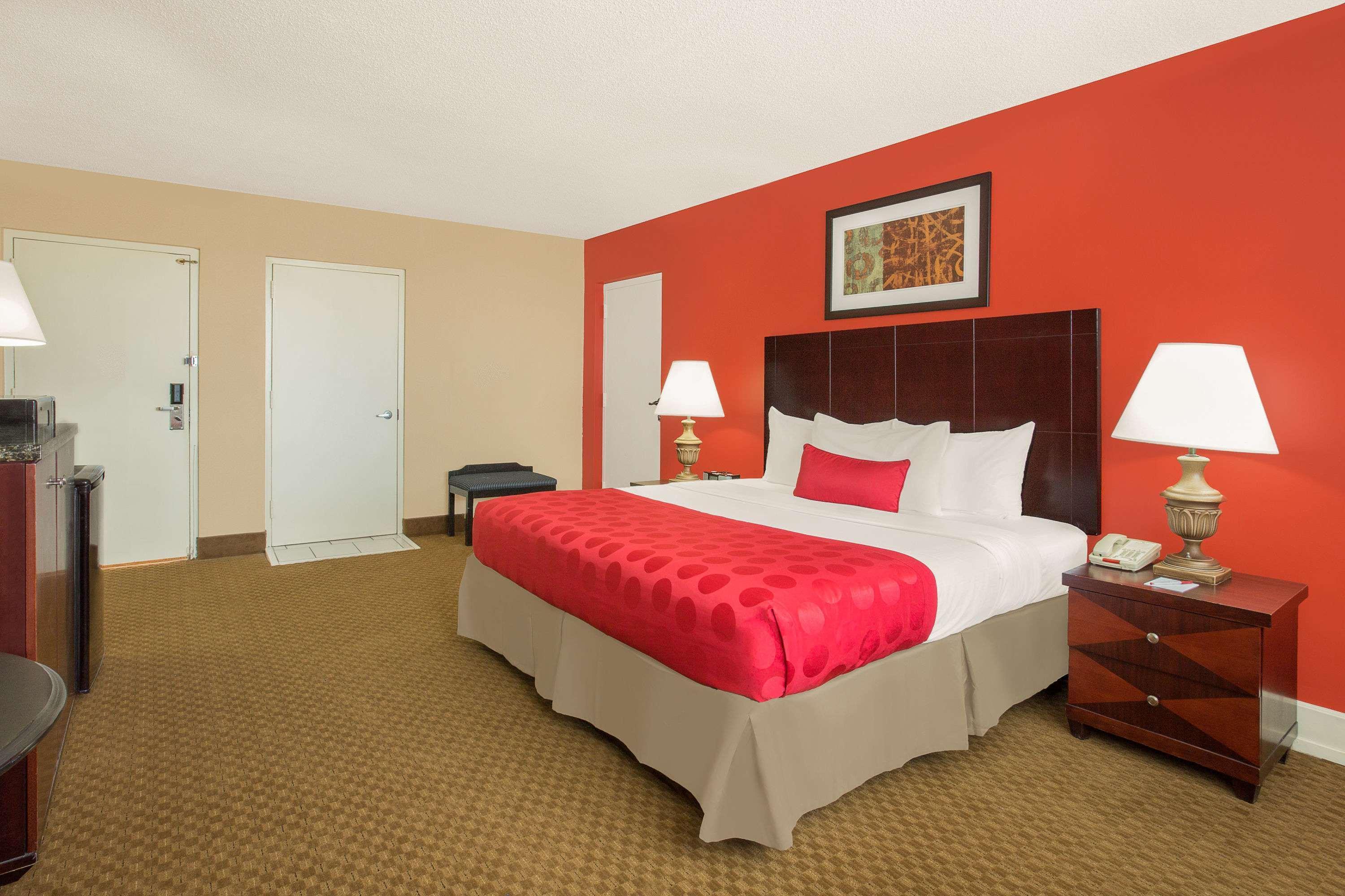 Ramada Plaza By Wyndham Fayetteville Fort Bragg Area Eksteriør bilde