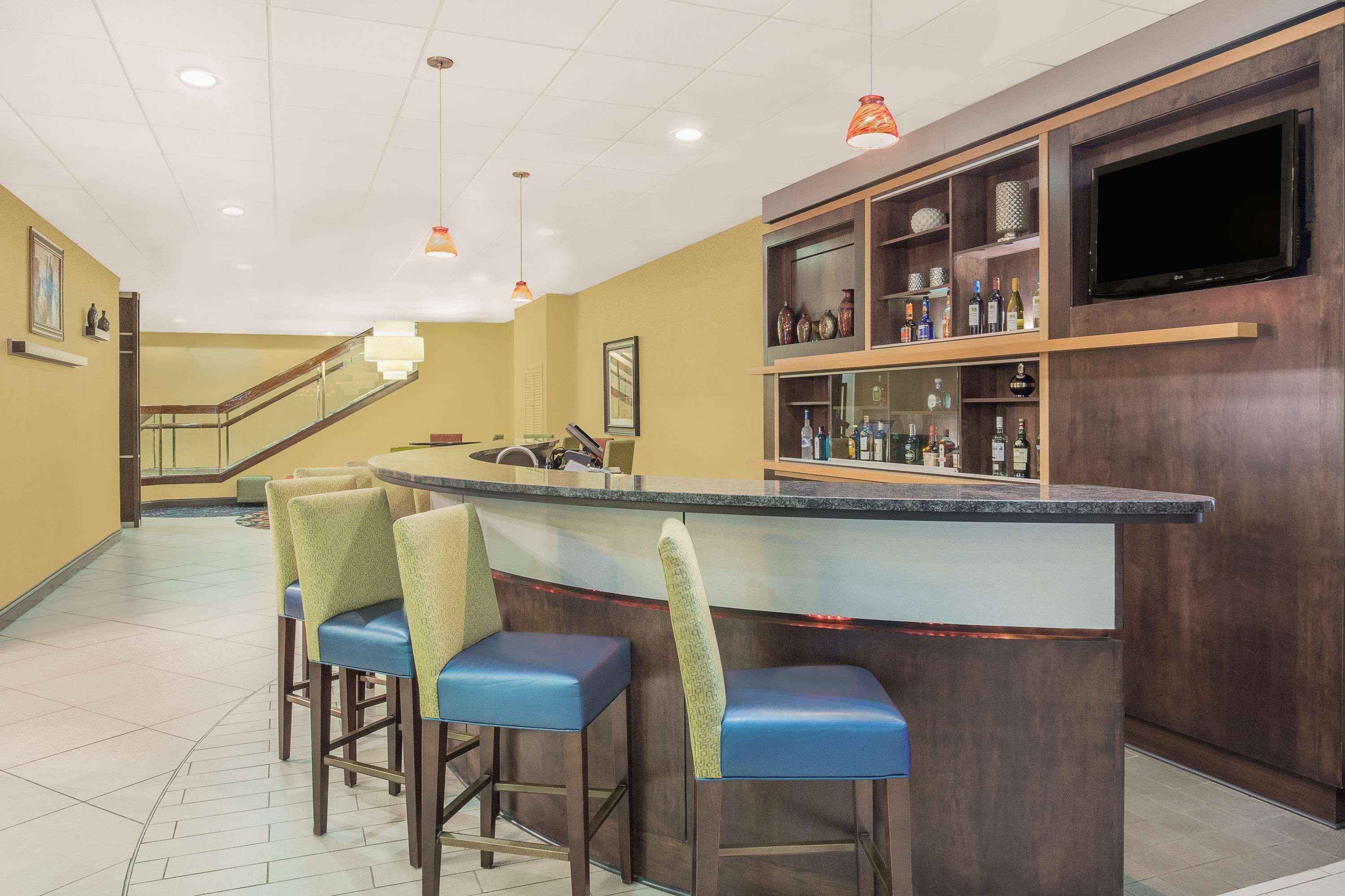 Ramada Plaza By Wyndham Fayetteville Fort Bragg Area Eksteriør bilde