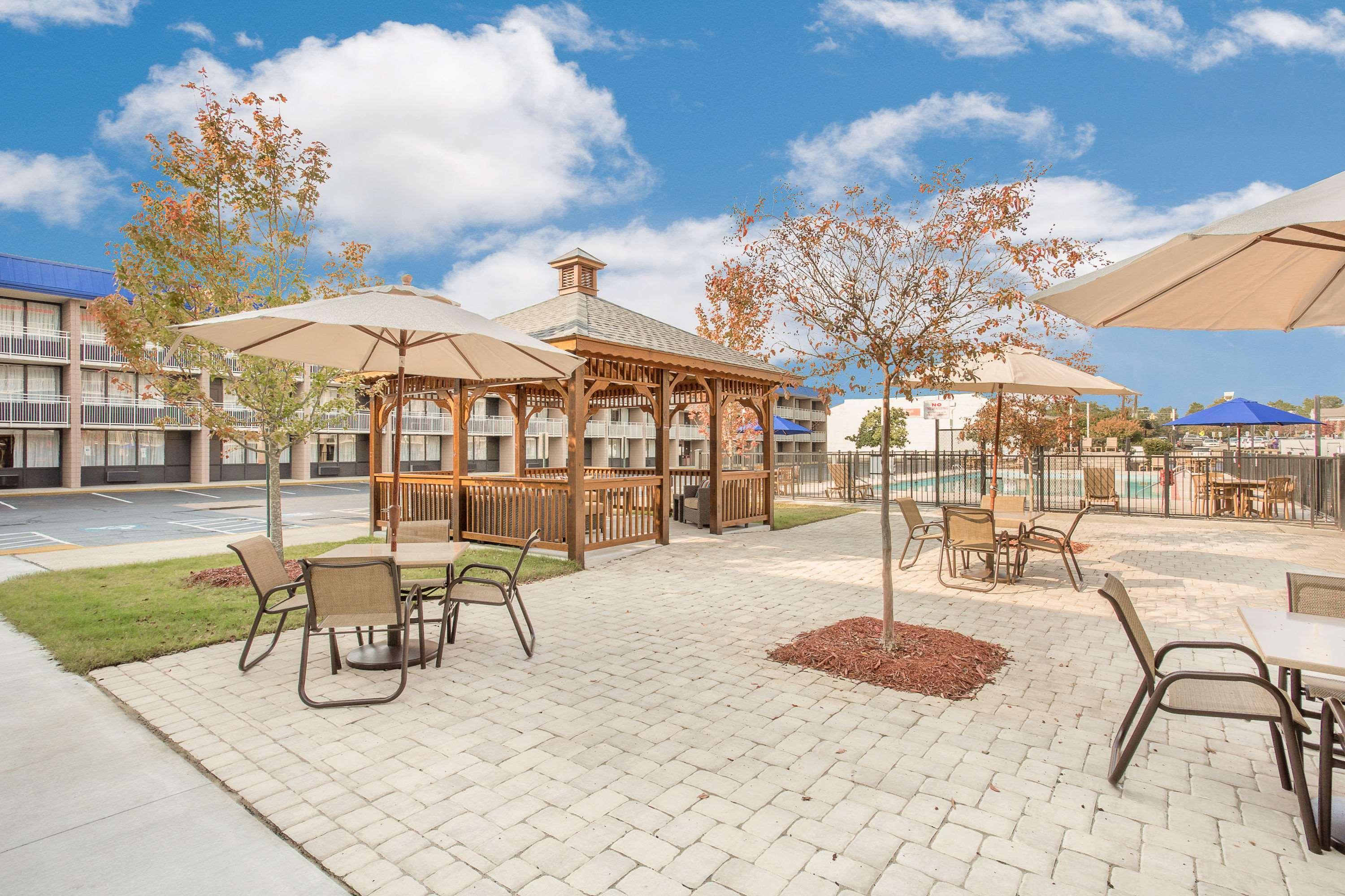 Ramada Plaza By Wyndham Fayetteville Fort Bragg Area Eksteriør bilde